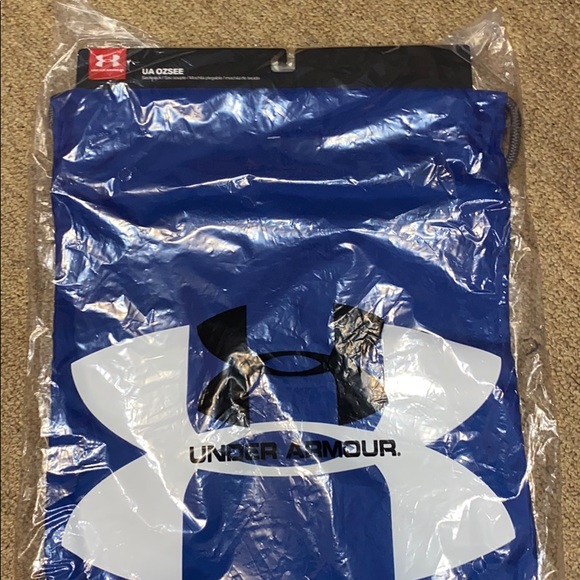 Under Armour Sling Bag - Picture 1 of 3